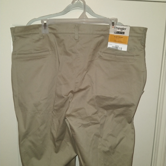 NWT Wrangler Riata Flat Front Relaxed Fit Chino Pants Men's sz 42X30. - Picture 5 of 9